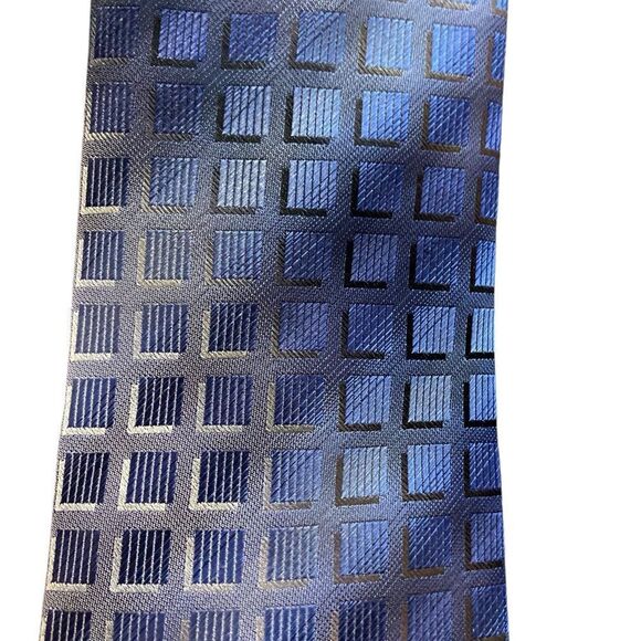 Can Heusen Ties group of 4 paid 49.50 each retired before worn perfect cond - Picture 4 of 5